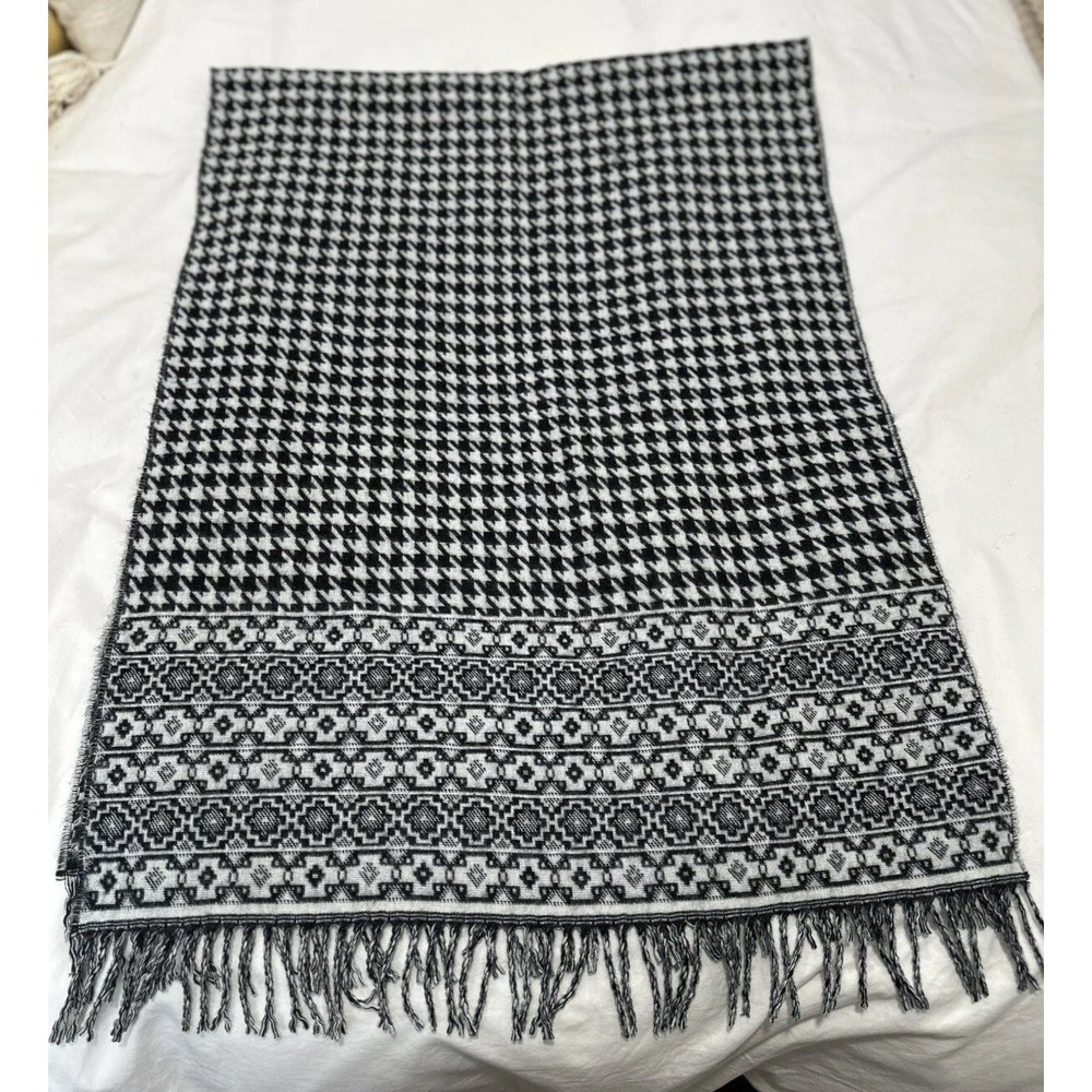 Elegant Winter Italy Design Houndstooth Super Soft Scarf - Black/White D&Y